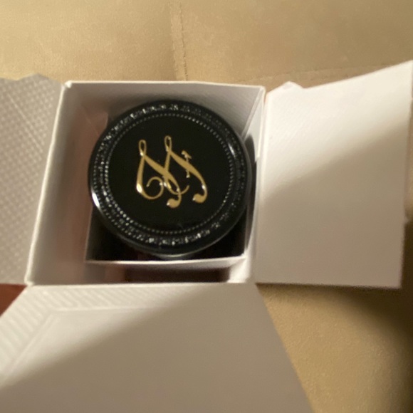 Too faced Concealer Almond - Picture 3 of 5